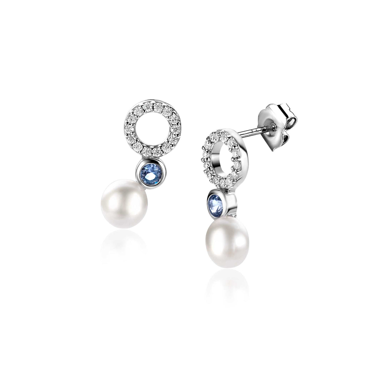 Boucles d'oreilles en argent avec perles blanches et pierres bleues, ornées de zircons.
