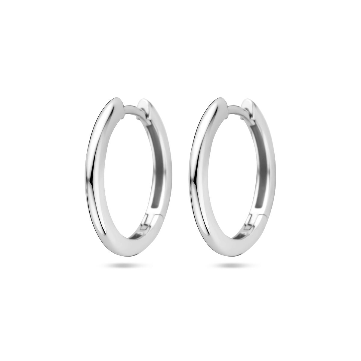 Boucles d'oreilles en argent rhodié de 2,0 mm, en forme ovale et lisse.