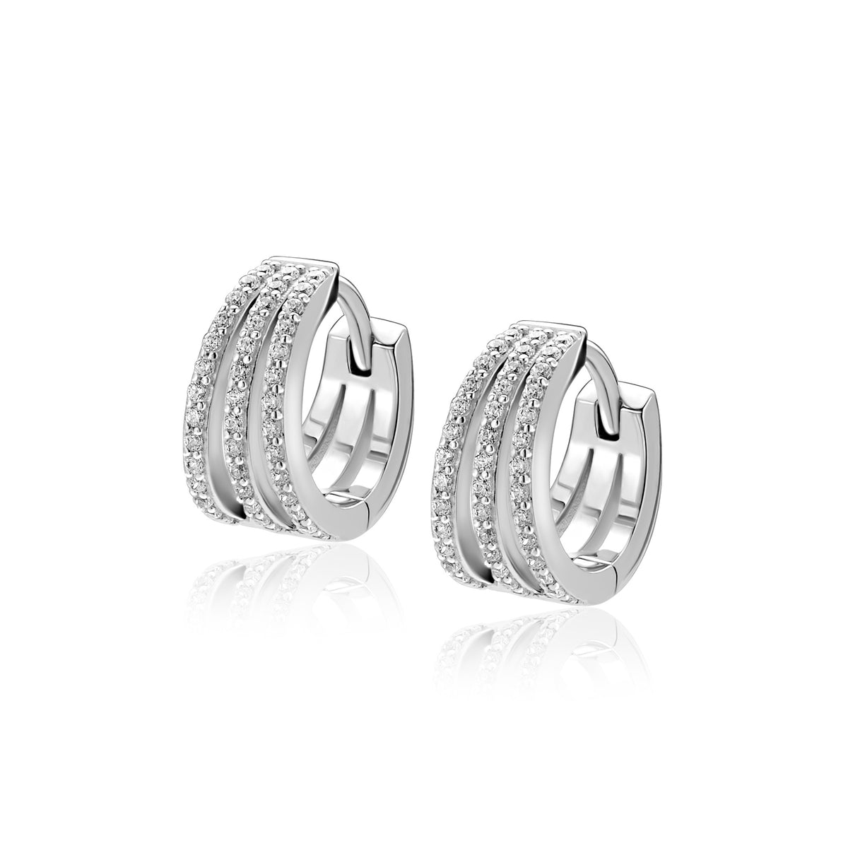 Boucles d'oreilles en argent avec trois rangées de zircons.