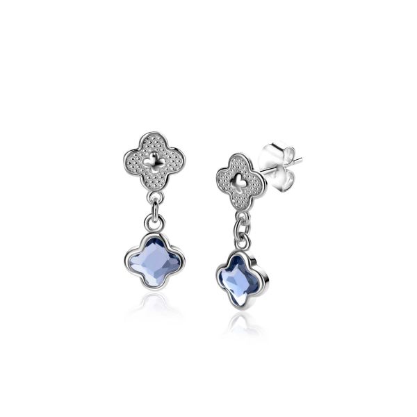 Boucles d'oreilles en argent avec pendentifs en forme de fleur et pierres bleues.