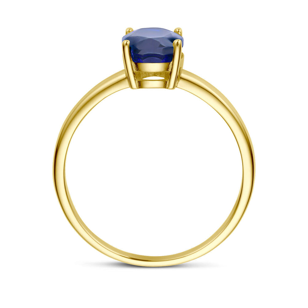 De Van der Kooij Collectie ring saffier 14K geelgoud heeft een ronde, diepblauwe saffier in een klassieke solitaire zetting met vier griffen, gezien van voren met de band als perfecte cirkel.