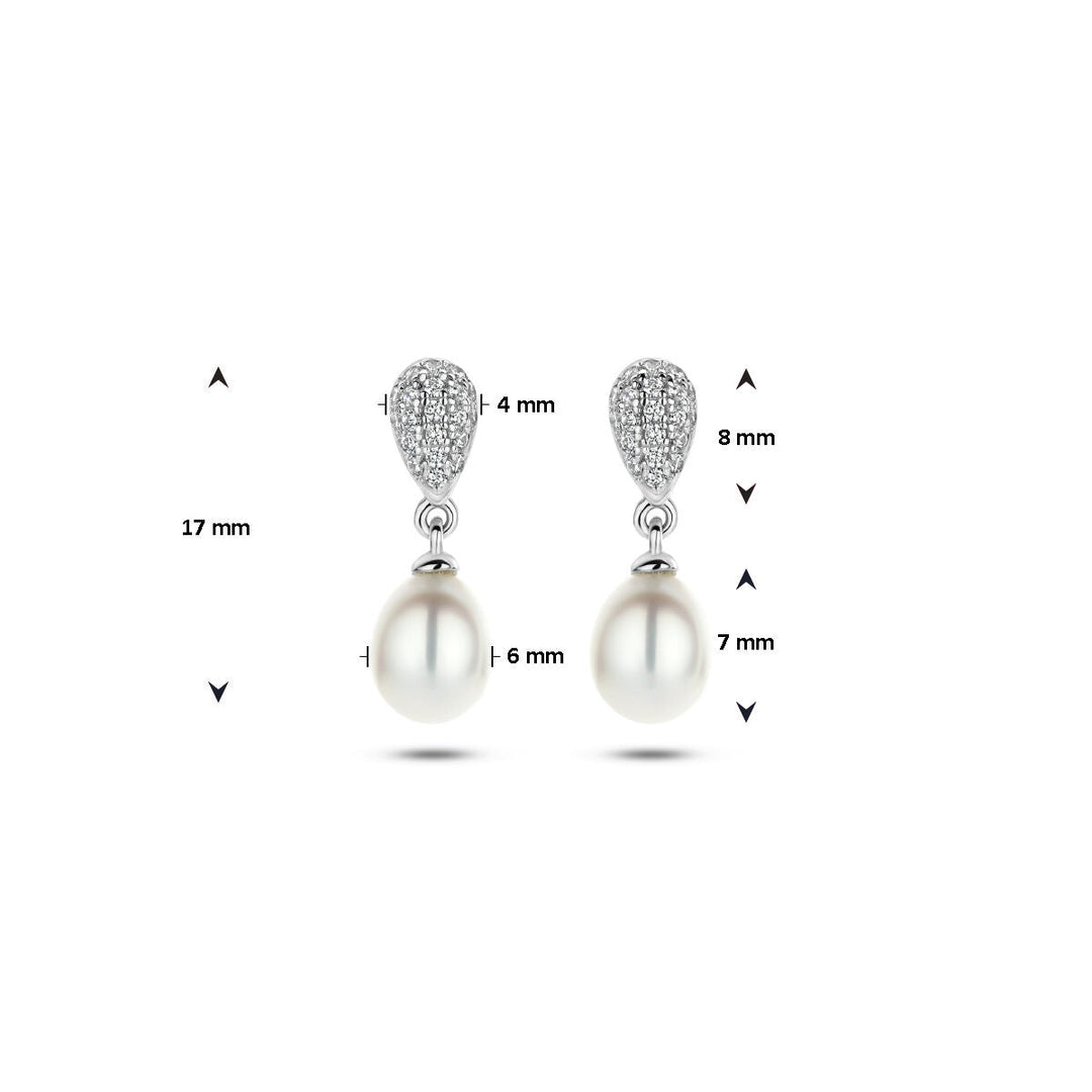 Van der Kooij Collectie oorhangers parel en zirkonia zilver gehodineerd: druppelvormige, zirkonia-bezette top (4x8 mm) met ronde zoetwaterparel (6x7 mm); totale lengte 17 mm.
