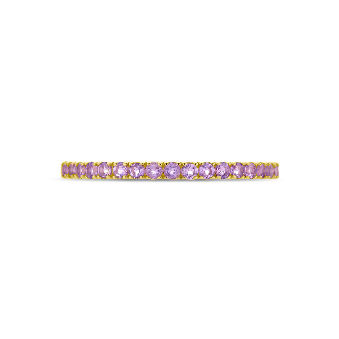 De Van der Kooij Collectie ring met geboortesteen licht amethist juni 14K geelgoud is een delicate geelgouden ring bezet met kleine, ronde lichte amethiststeentjes, afgebeeld op een effen witte achtergrond.