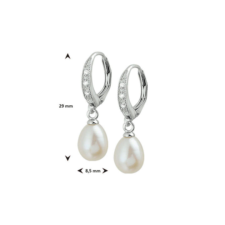 Van der Kooij Collectie oorhangers parel en zirkonia brisur haak zilver gerhodineerd: 29 mm lang, 8,5 mm breed, met zoetwaterparel en kleine zirkonia’s op de sluiting.