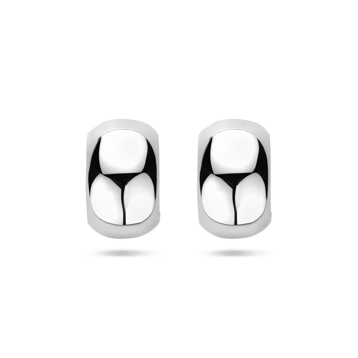 Boucles d'oreilles en argent rhodié avec une forme lisse et arrondie.