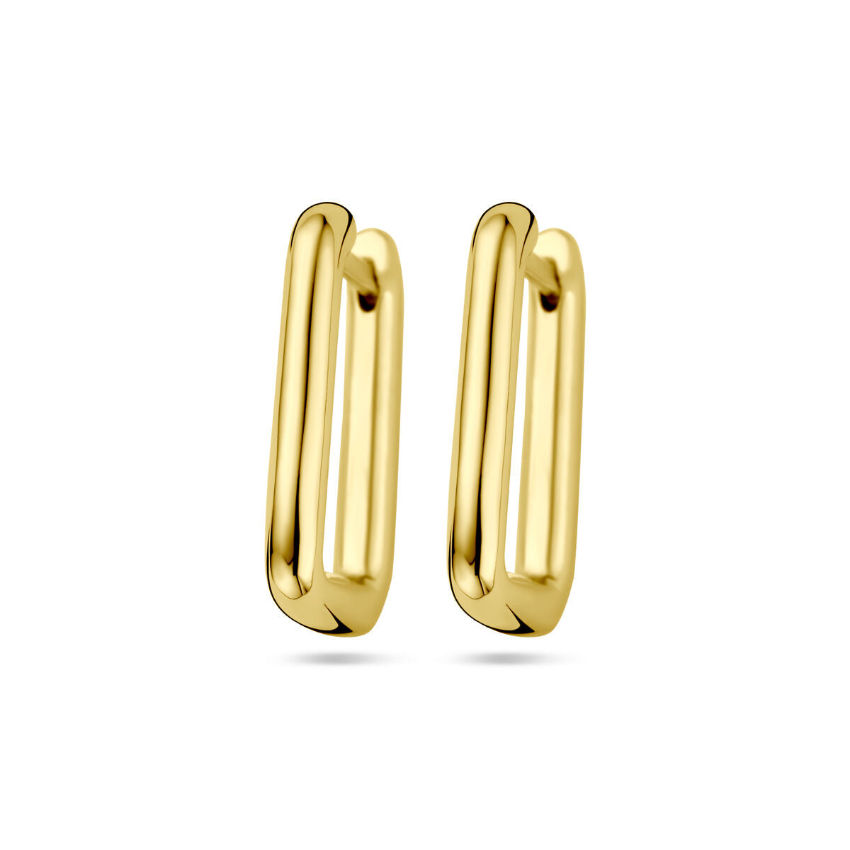 Boucles d'oreilles en argent doré, de forme allongée et lisse.