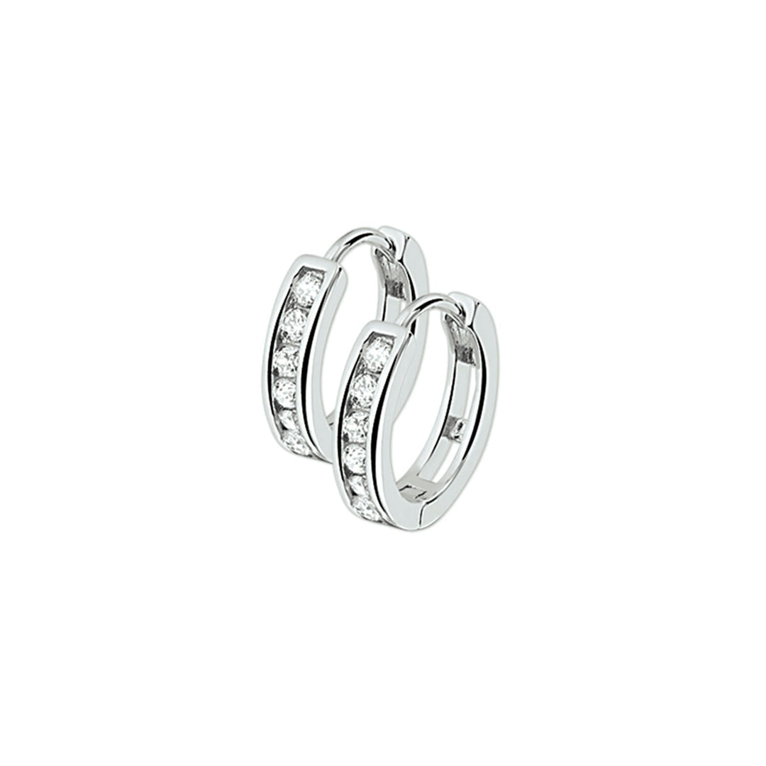 Boucles d'oreilles en argent avec zircons, forme ronde et détails brillants.
