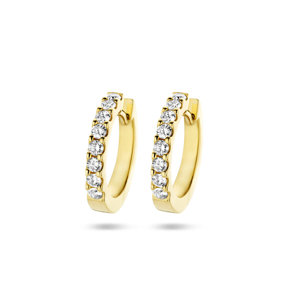 Boucles d'oreilles en or jaune 14K avec diamants de 0,50 ct (2x 0,25 ct) en taille brillante.