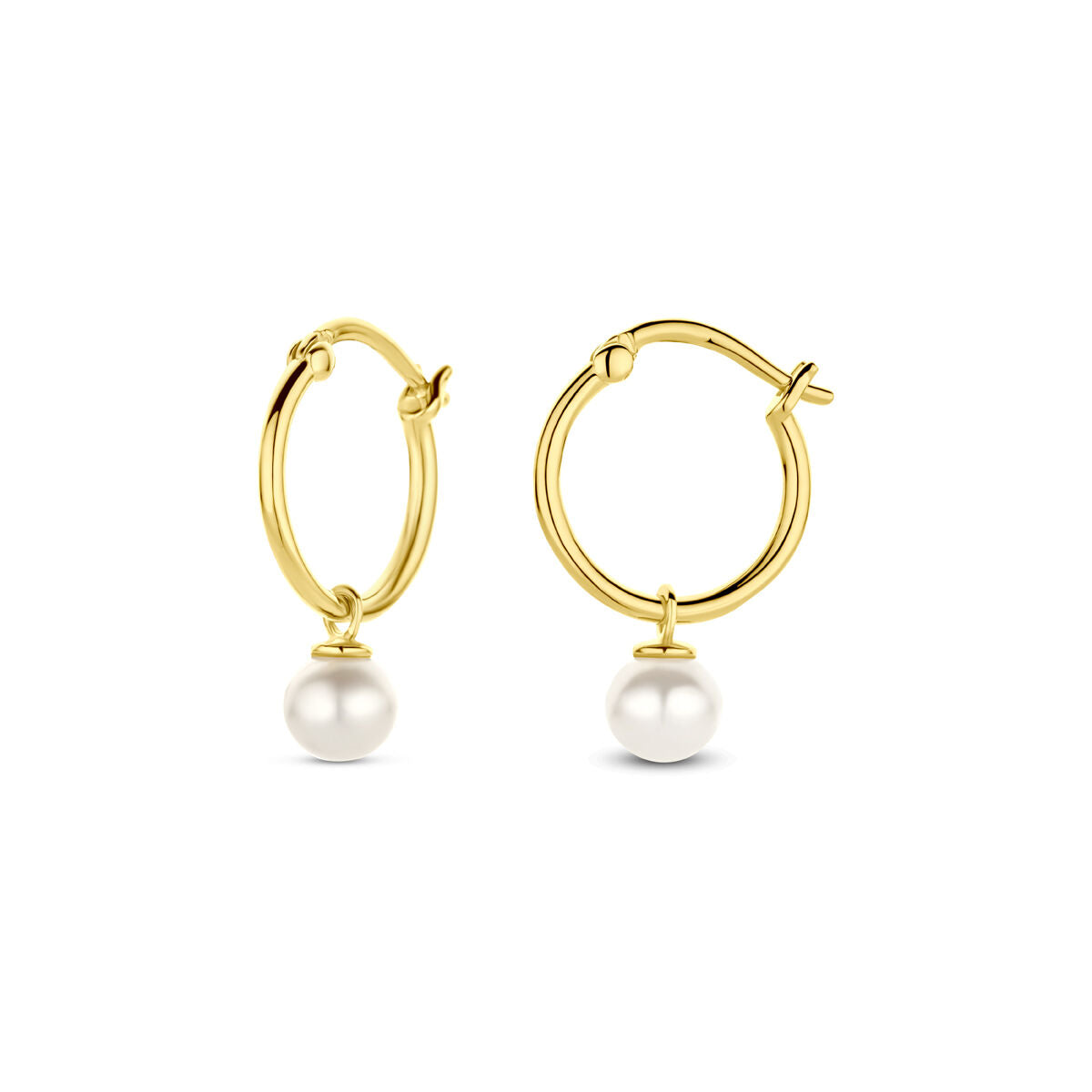 Boucles d'oreilles en or jaune 14K avec perles blanches suspendues.