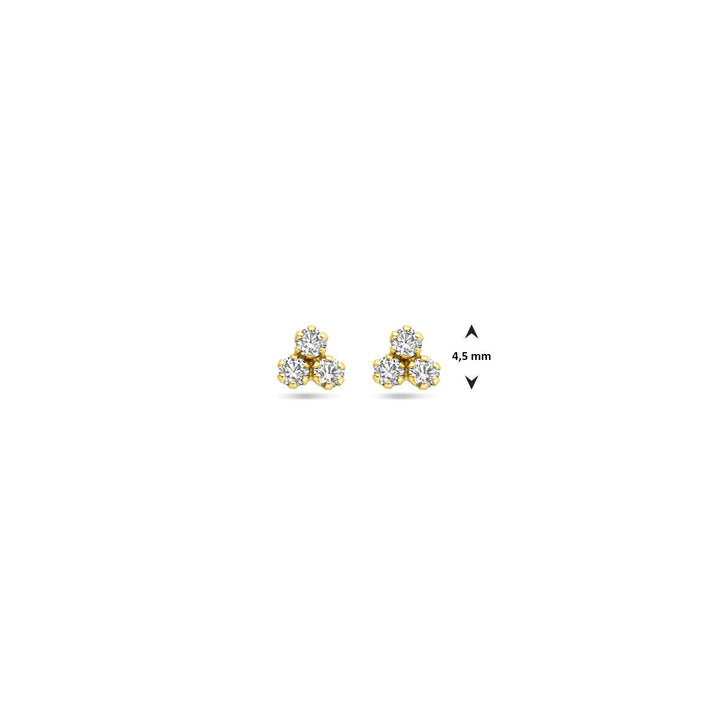 Van der Kooij Collectie oorknoppen zirkonia 4,5 mm van 14K geelgoud, elk met drie ronde zirkonia’s in een driehoekvorm. Afbeelding toont de oorbellen op een witte achtergrond.