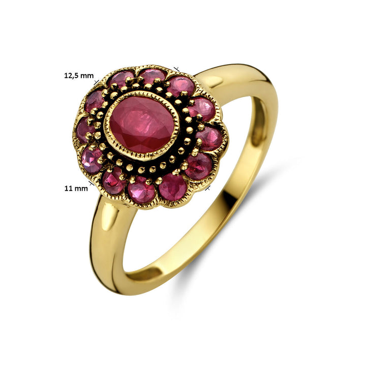 De Van der Kooij Collectie ring robijn 14K geelgoud heeft een ovale rode edelsteen omringd door kleinere rode steentjes van 12,5 mm breed en 11 mm hoog - een opvallende robijn ring.
