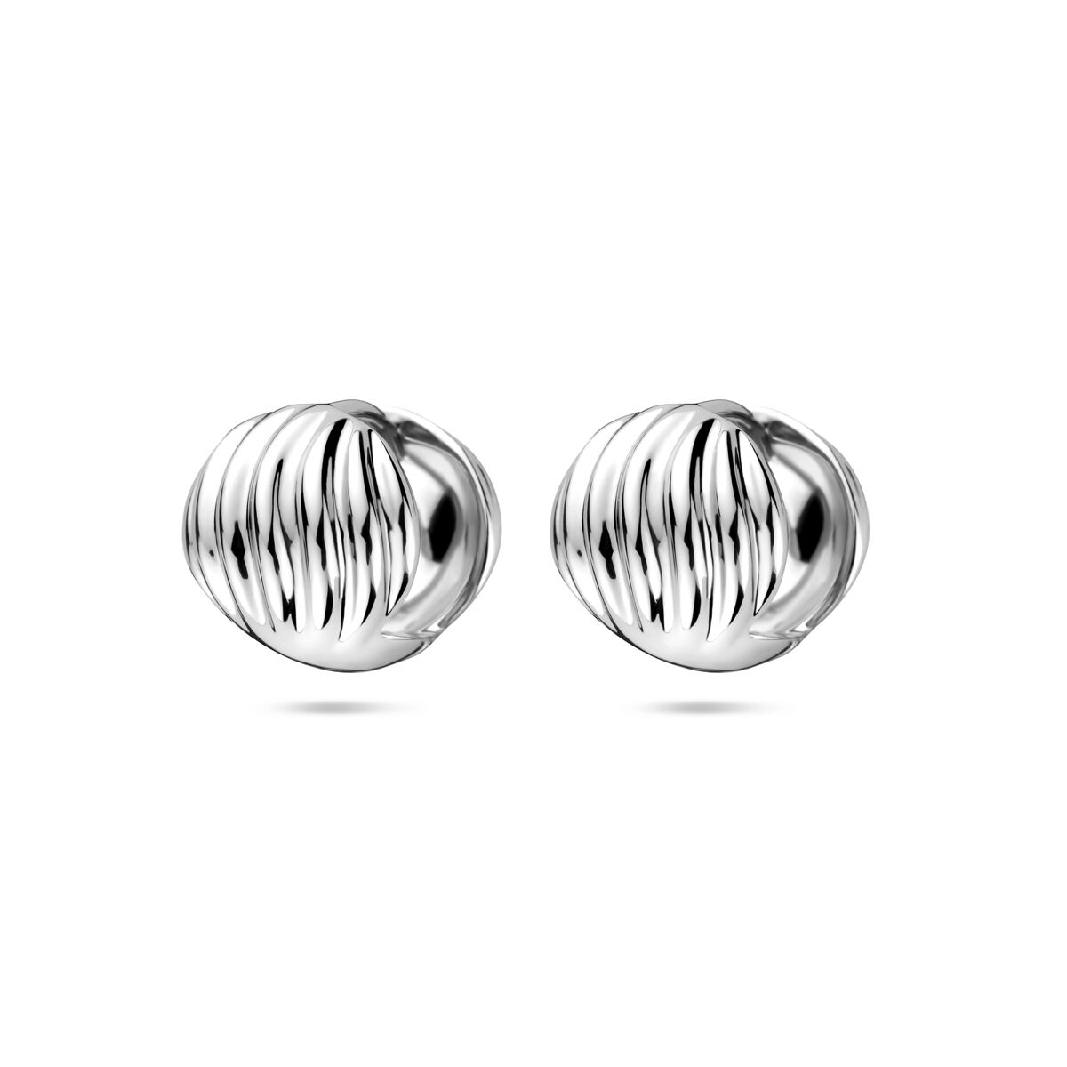 Boucles d'oreilles en argent rhodié de 14 mm avec un design ondulé.