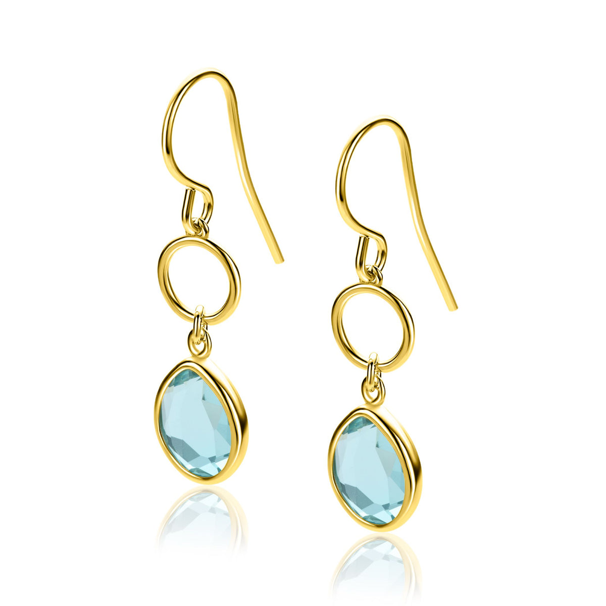Boucles d'oreilles dorées avec un pendentif en forme de goutte en verre bleu.