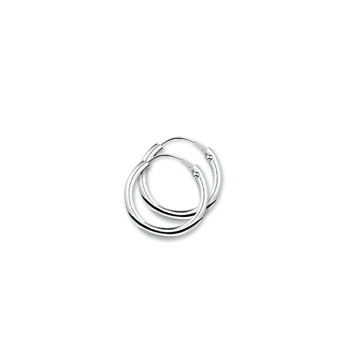 Boucles d'oreilles en tube rond de 1,8 mm en argent.