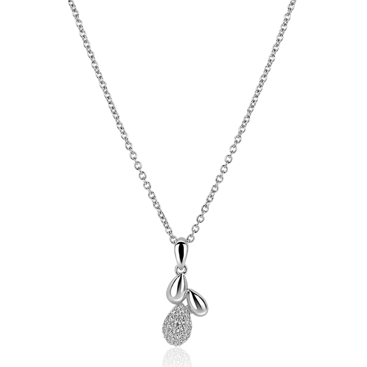 Collier en argent avec pendentif en forme de goutte et détails brillants.