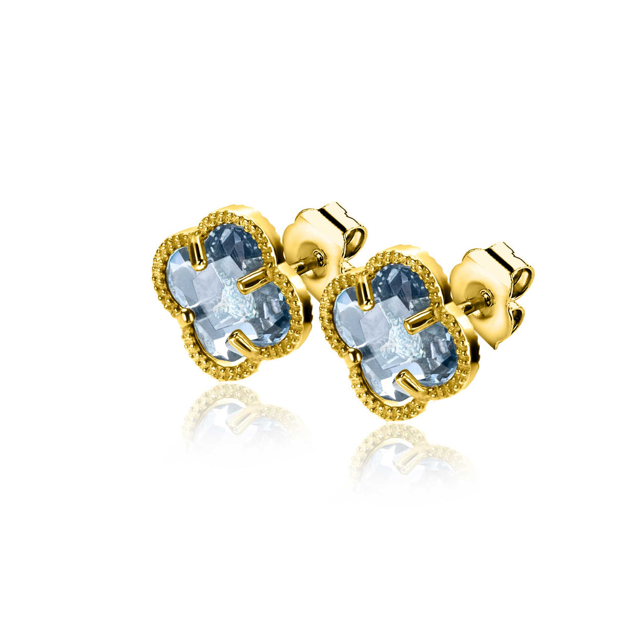 Boucles d'oreilles dorées en forme de fleur avec des pierres bleu clair.