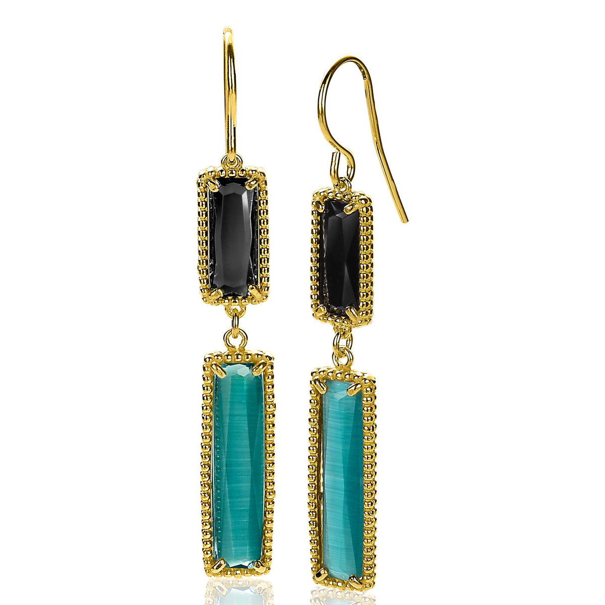 Boucles d'oreilles dorées avec des pierres rectangulaires noires et turquoise.