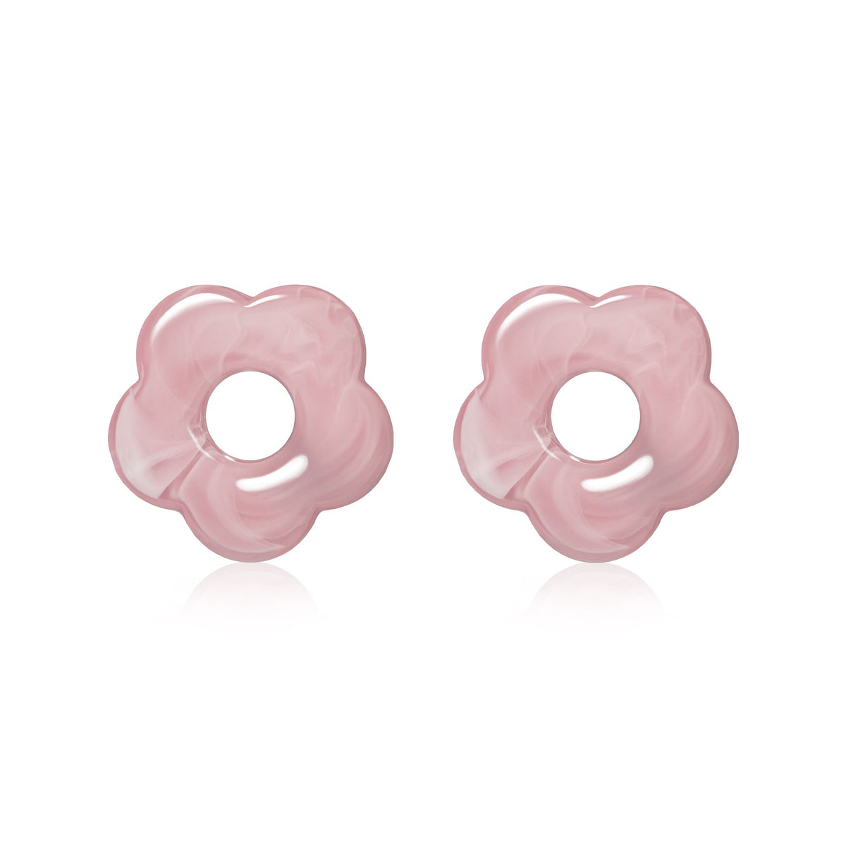 Boucles d'oreilles en forme de fleur rose en résine.