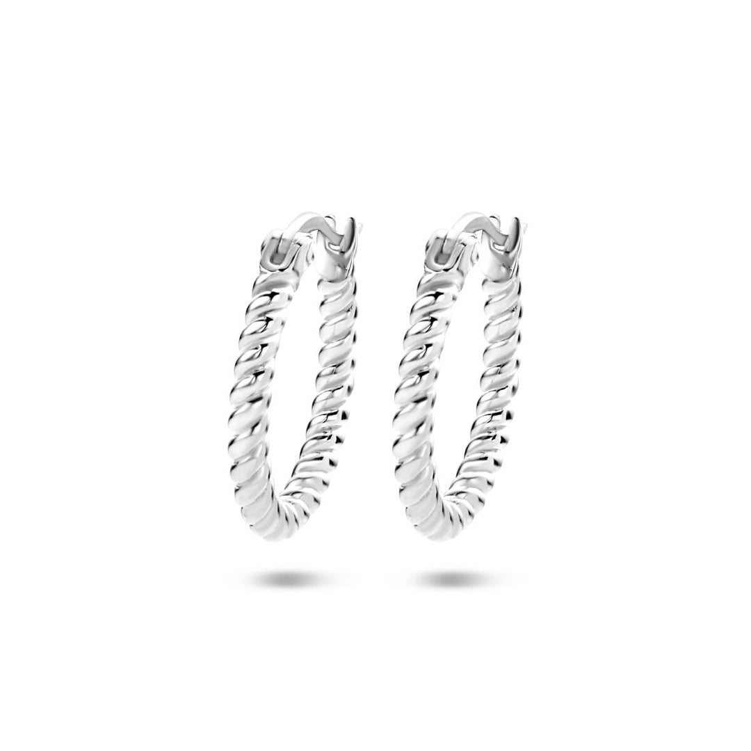 Een paar oorringen gedraaid zilver gerhodineerd door Van der Kooij Collectie worden getoond op een witte achtergrond, waarbij hun gedraaide koord ontwerp en elegante ronde vorm-ideaal als stijlvolle oorringen dames worden benadrukt.
