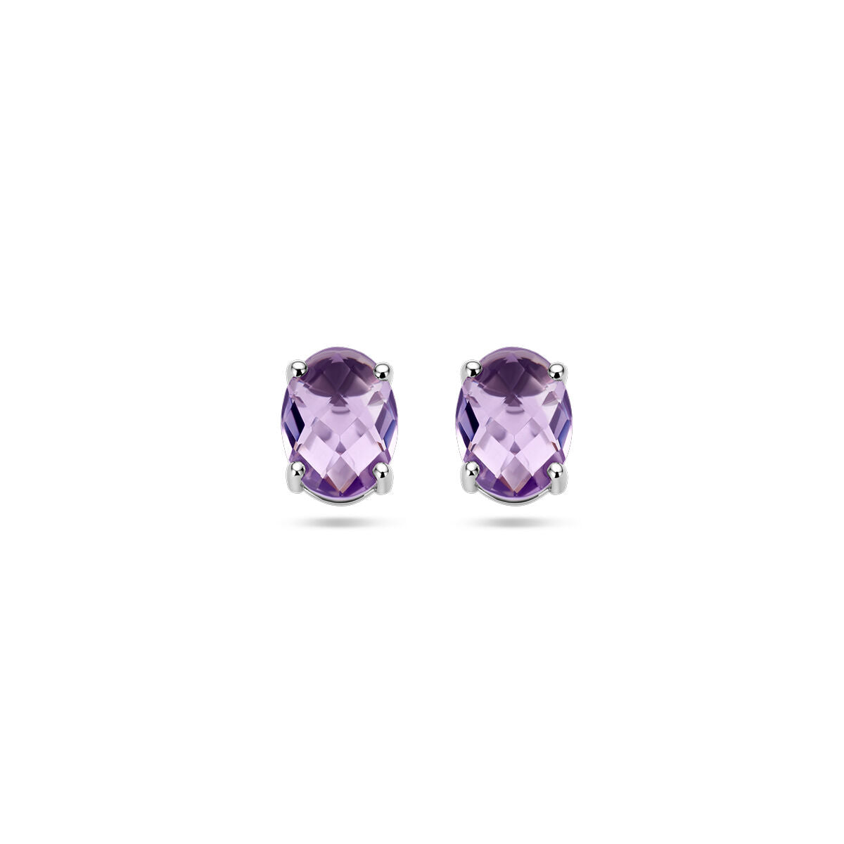 Boucles d'oreilles en argent rhodié avec des améthystes ovales.