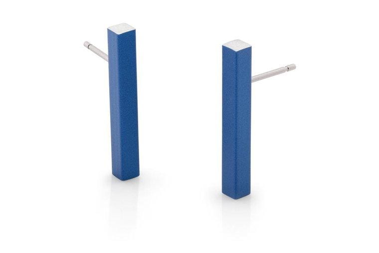 Boucles d'oreilles en forme de barre, couleur bleue, finition lisse.