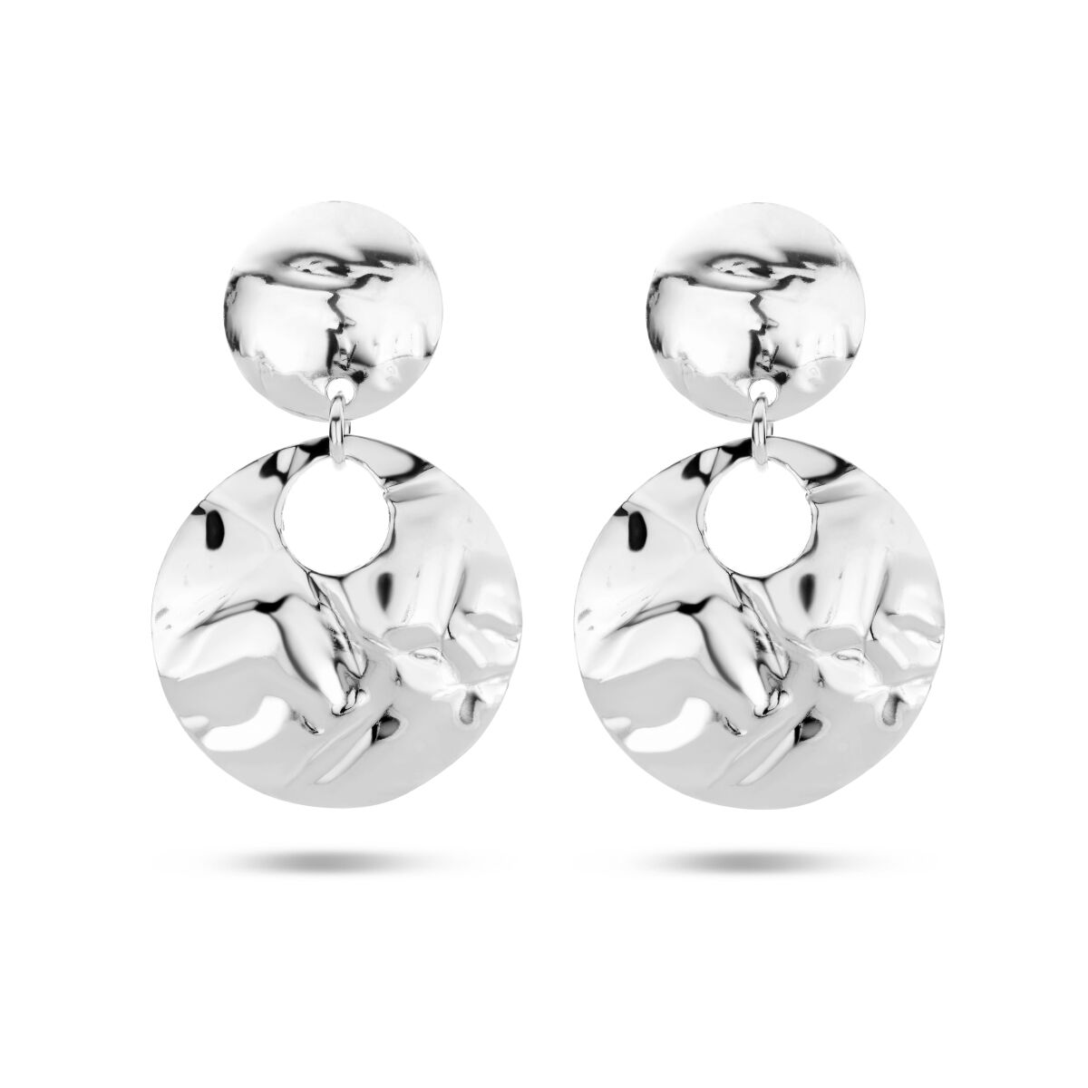 Boucles d'oreilles en argent rhodié, avec un design géométrique et une finition polie.