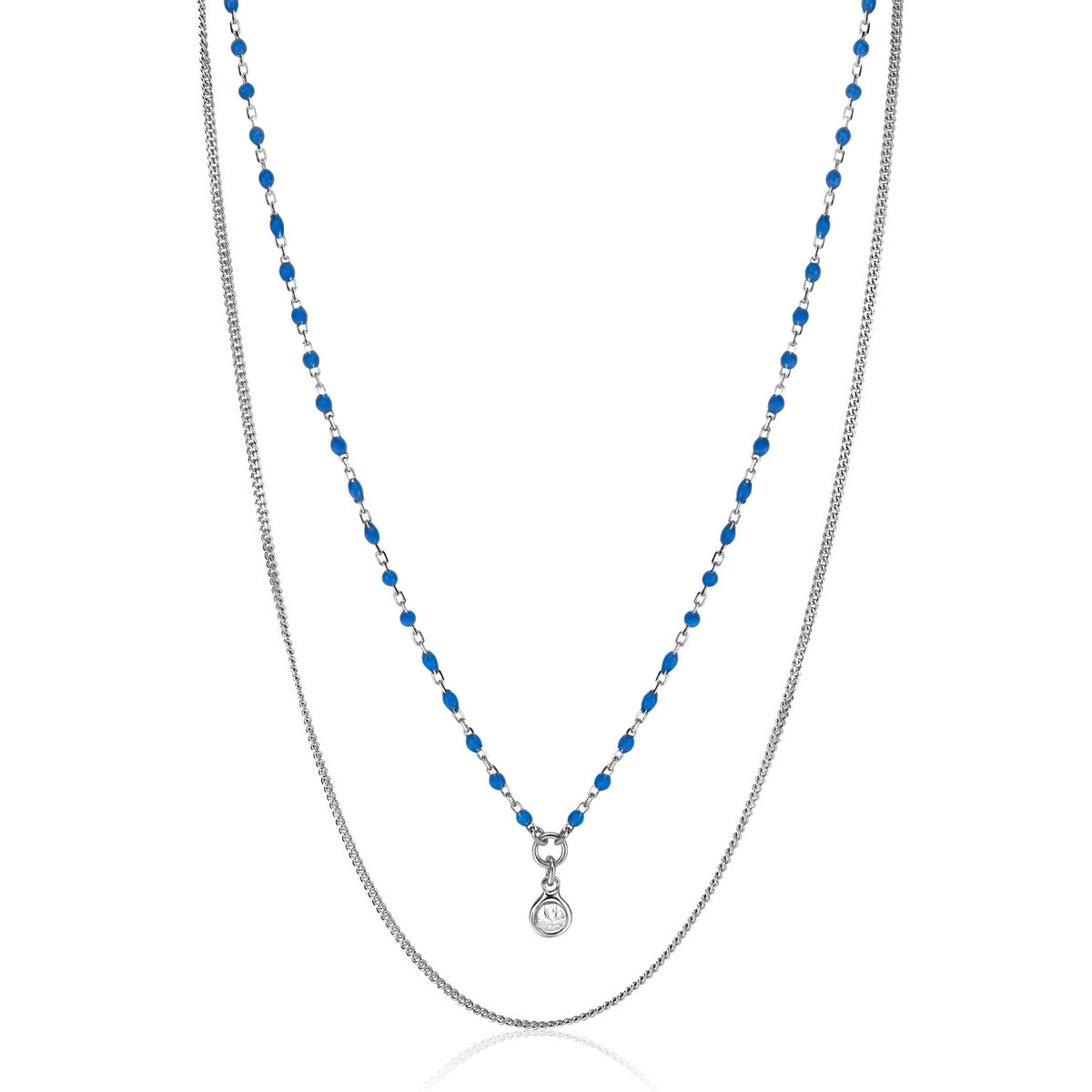 Collier en argent avec des perles bleues et un pendentif brillant.