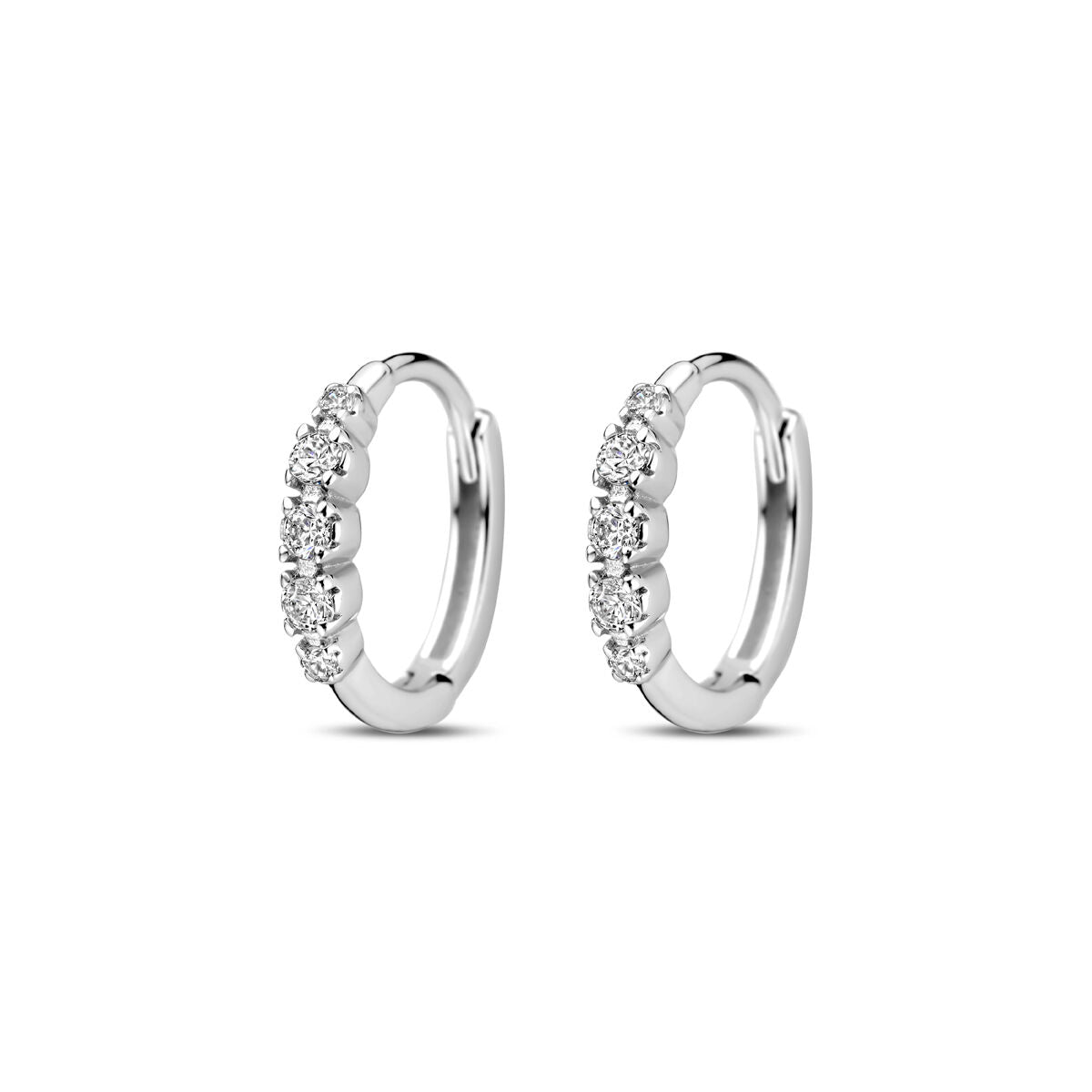 Boucles d'oreilles en argent rhodié avec zircons, de forme ronde et d'un diamètre de 11,5 mm.