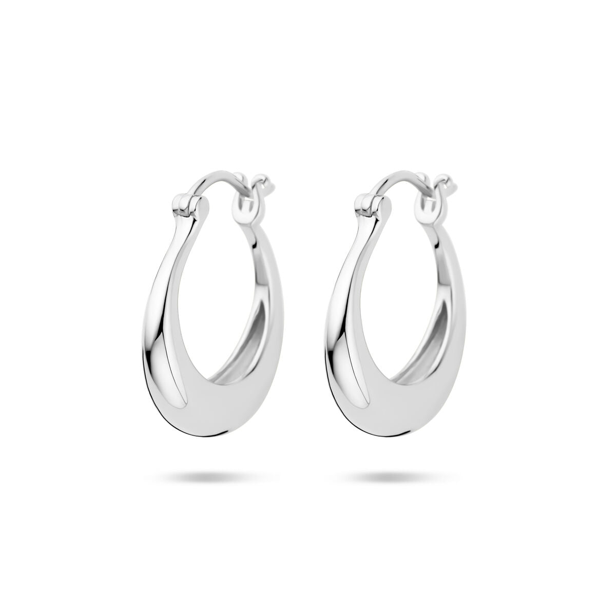 Boucles d'oreilles en argent rhodié, forme ronde et tubulaire, diamètre de 21,5 mm.