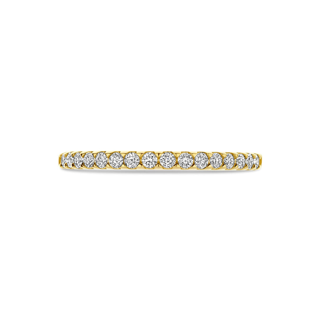 De Van der Kooij Collectie ring lab grown diamant 0.255ct h si in 14K geelgoud is een delicate damesring met een rij kleine lab-grown diamanten, afgebeeld op een effen witte achtergrond.