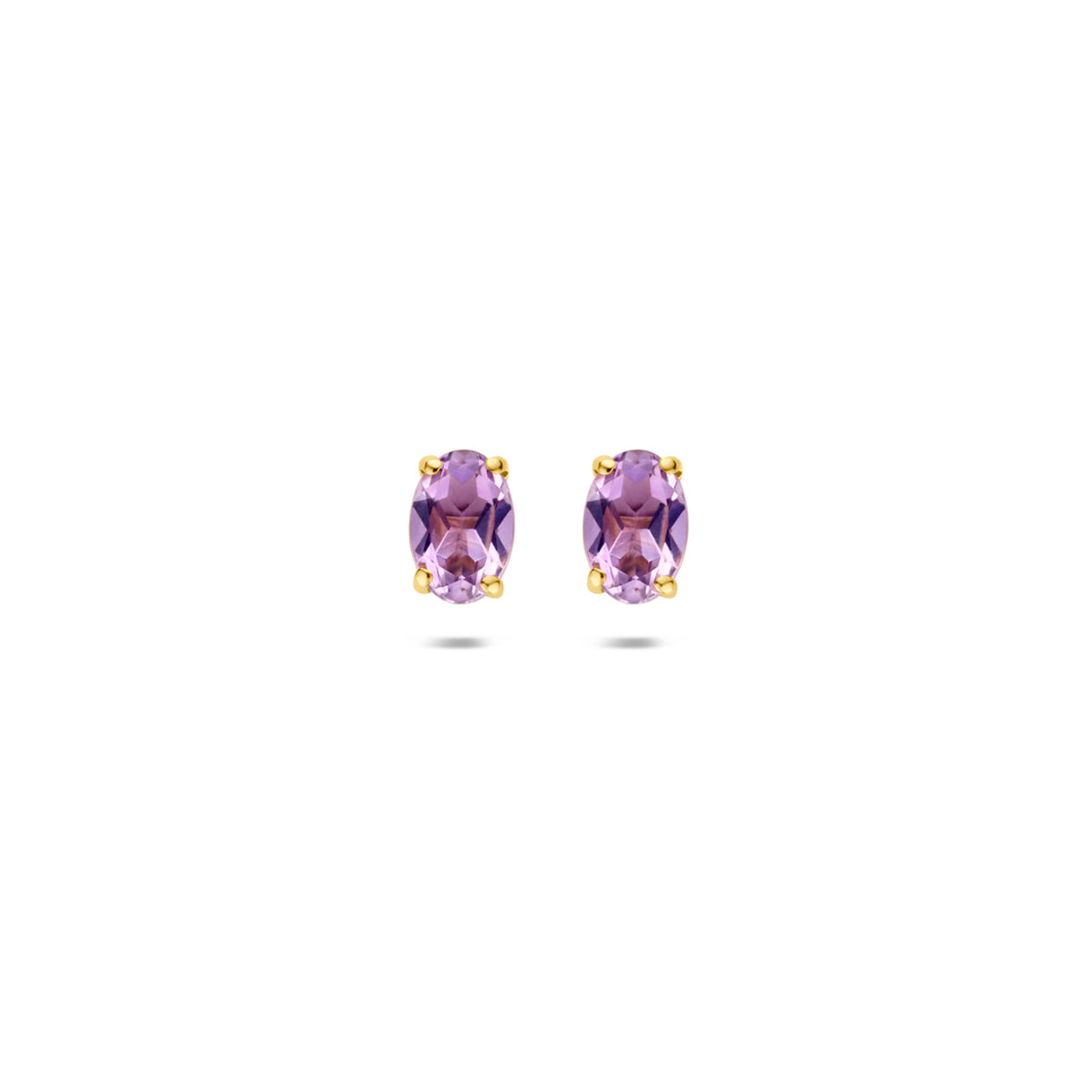 Boucles d'oreilles en or jaune 9 carats avec des améthystes ovales de 6 mm.