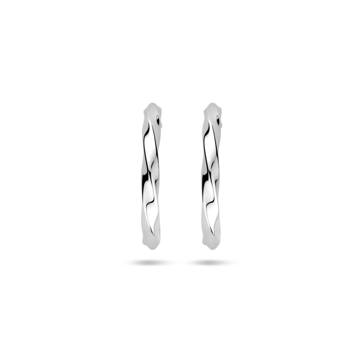 Boucles d'oreilles en argent rhodié, torsadées, de 18,5 mm de diamètre.