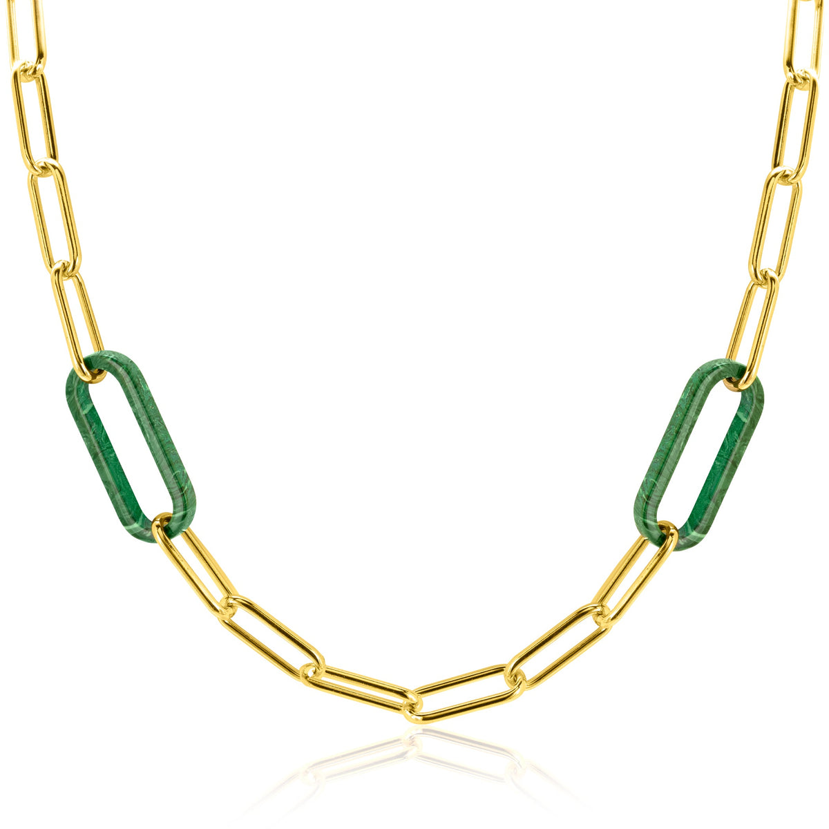 Collier doré avec des maillons en forme de chaîne et des éléments rectangulaires verts.