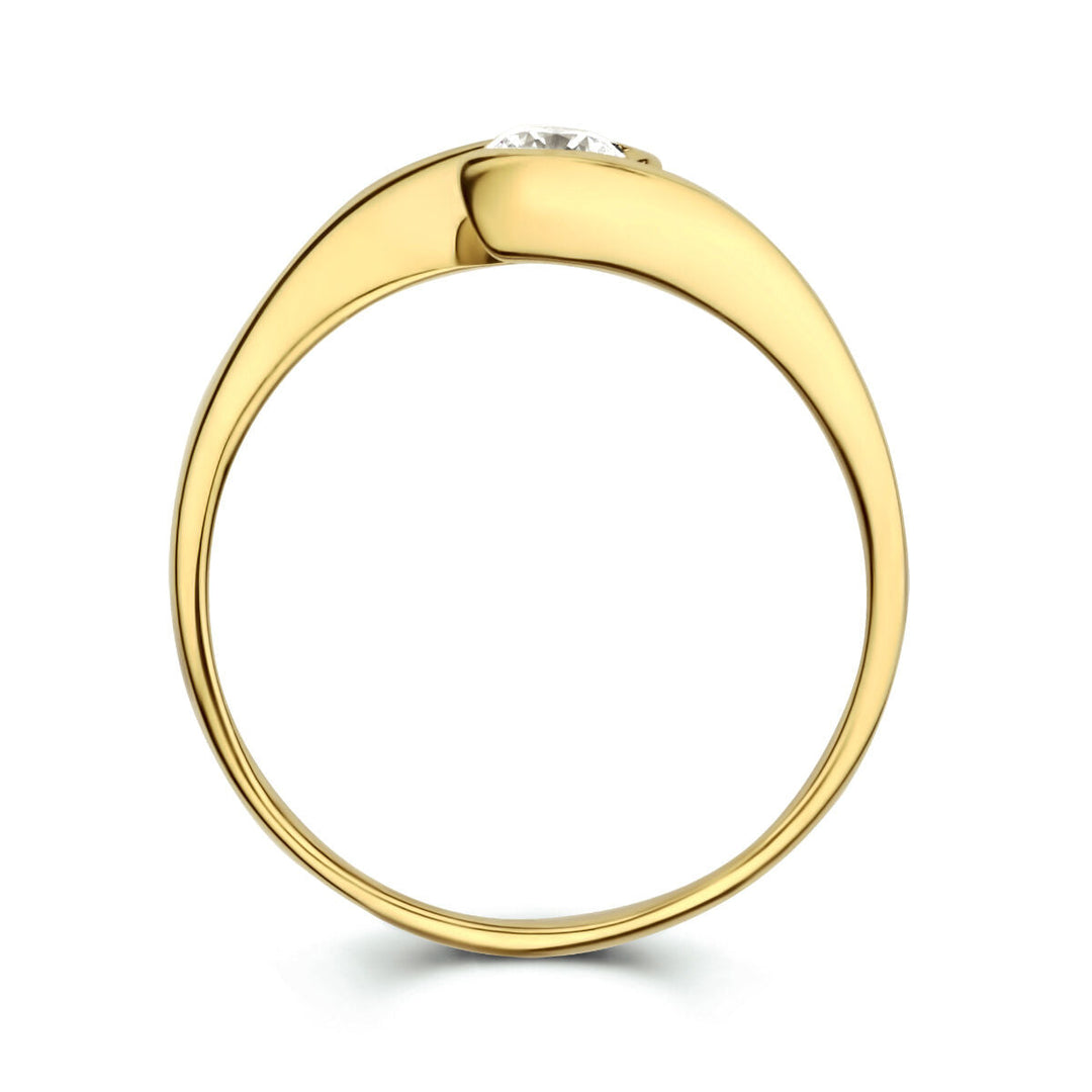 Een zijaanzicht van de Van der Kooij Collectie ring zirkonia 14K geelgoud toont een gladde band met een enkele ronde zirkonia in een moderne, minimalistische zetting aan de bovenkant.