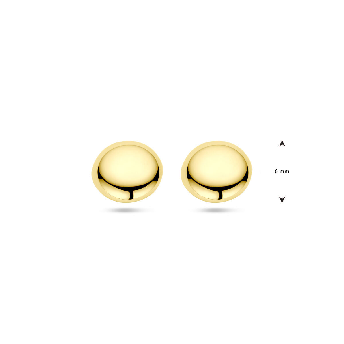 Een paar Van der Kooij Collectie oorknoppen halve bol 14K geelgoud, elk 6 mm in diameter, schitteren op een witte achtergrond met een maatindicator - tijdloze dames sieraden voor elke gelegenheid.