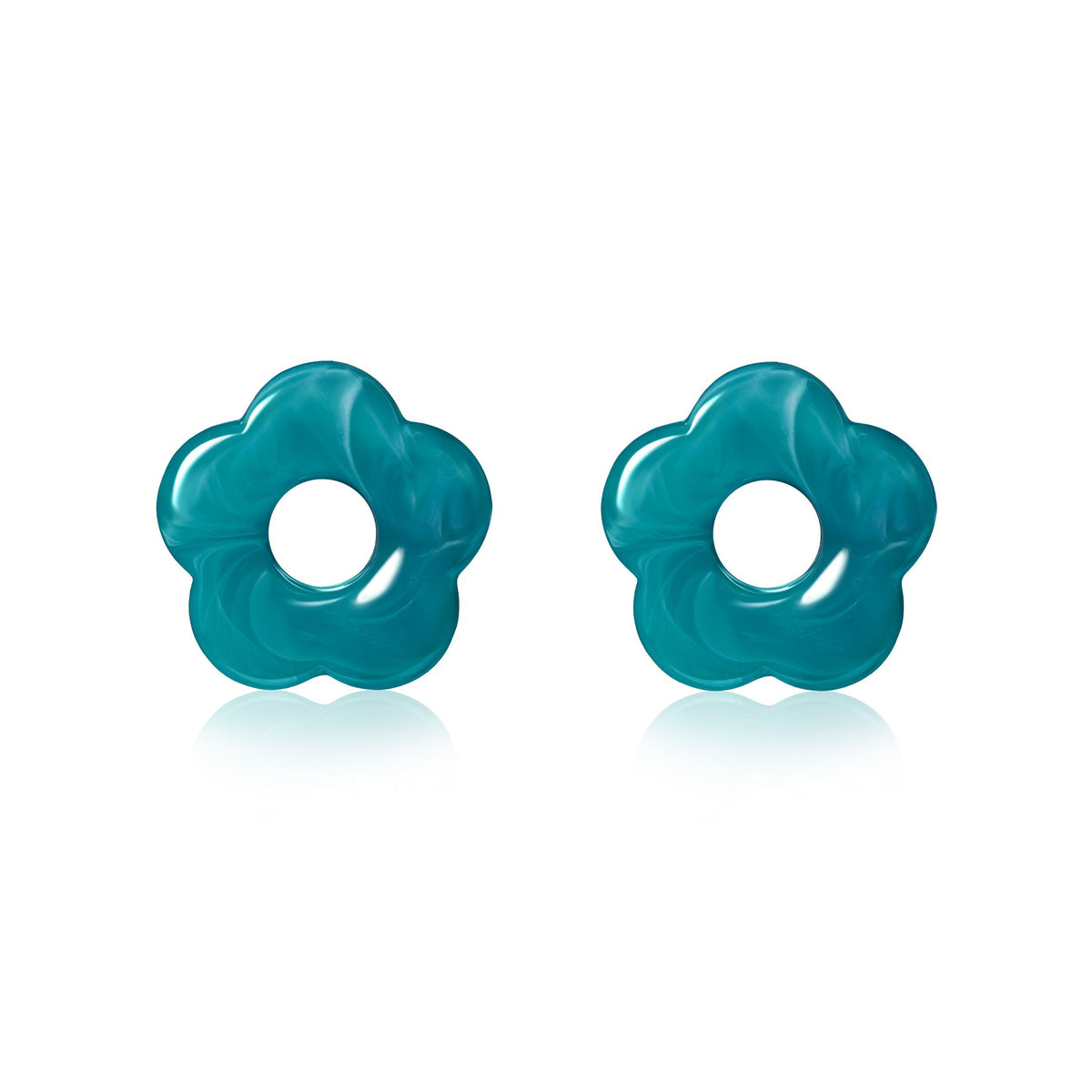 Boucles d'oreilles en forme de fleur turquoise avec un design ondulé.