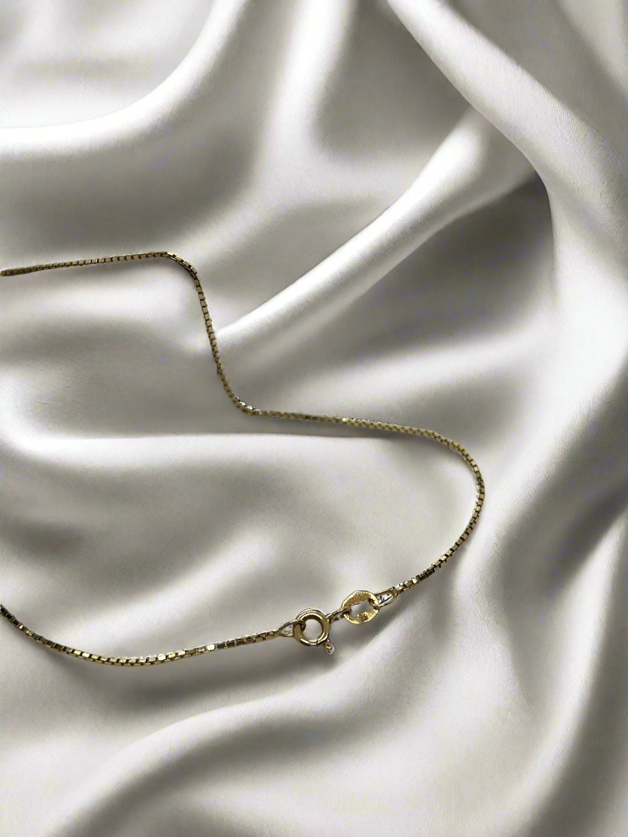 Collier en or vintage de 45 cm, en maillon vénitien, pesant 3,2 g.