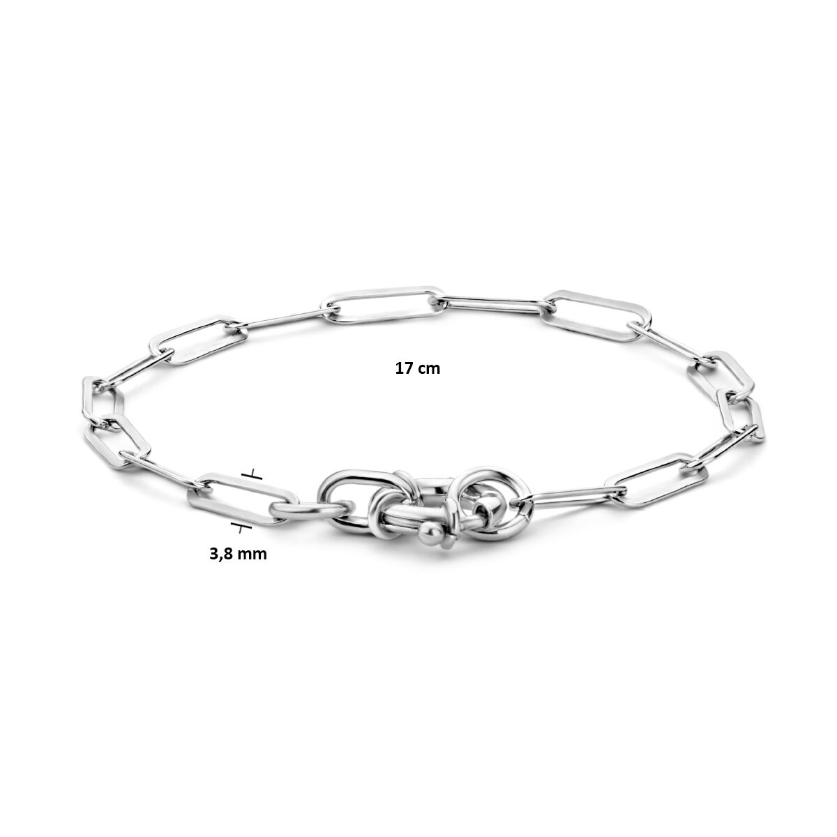 De Van der Kooij Collectie armband paperclip platte buis van gerhodineerd zilver is 17 cm lang, 3,8 mm breed en heeft een groot springslot. Afgebeeld op een witte achtergrond.