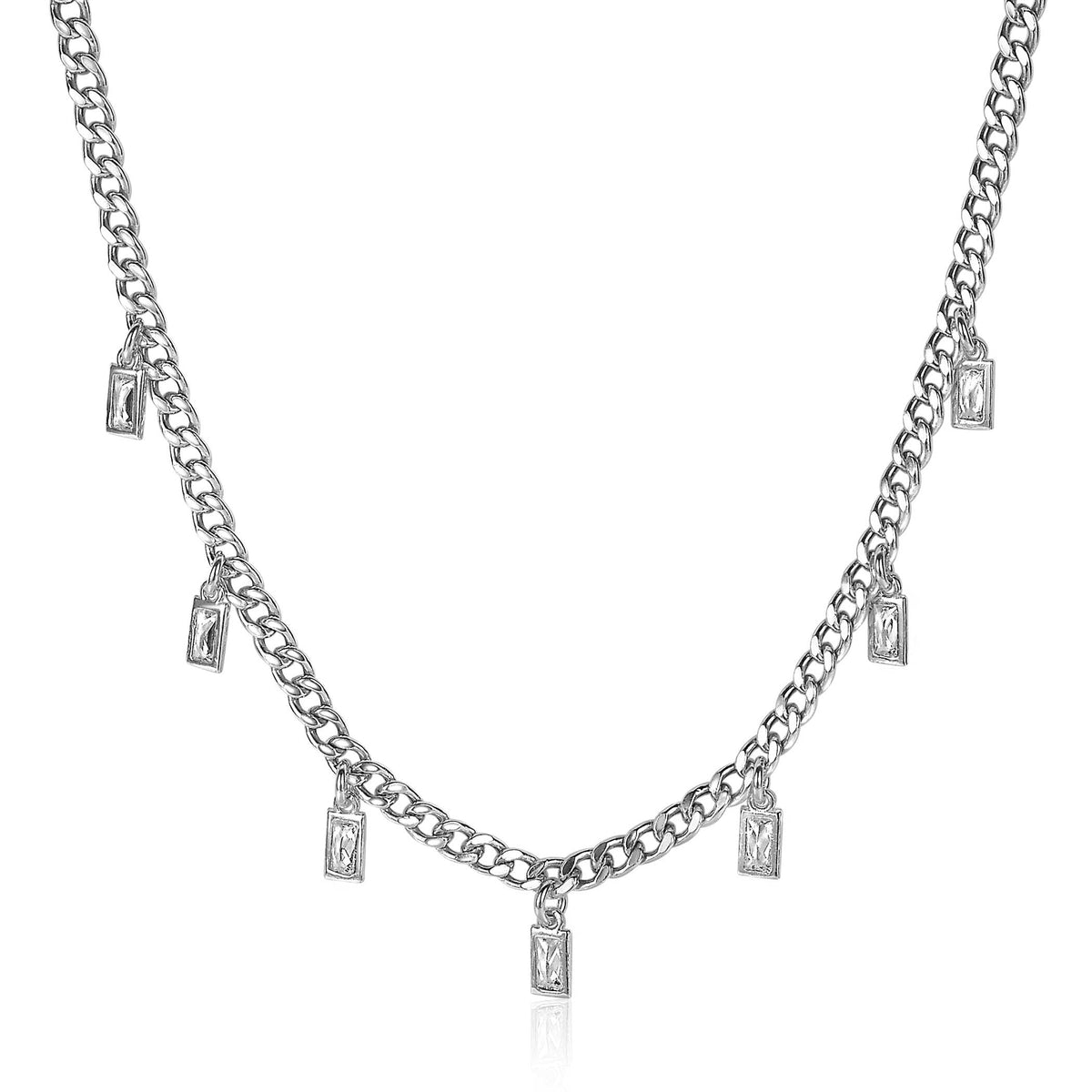Collier en argent avec des pendentifs rectangulaires suspendus.