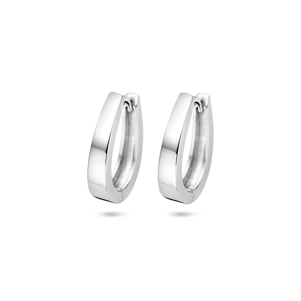 Boucles d'oreilles argentées en forme de demi-lune, finition rhodiée, de 18 mm.