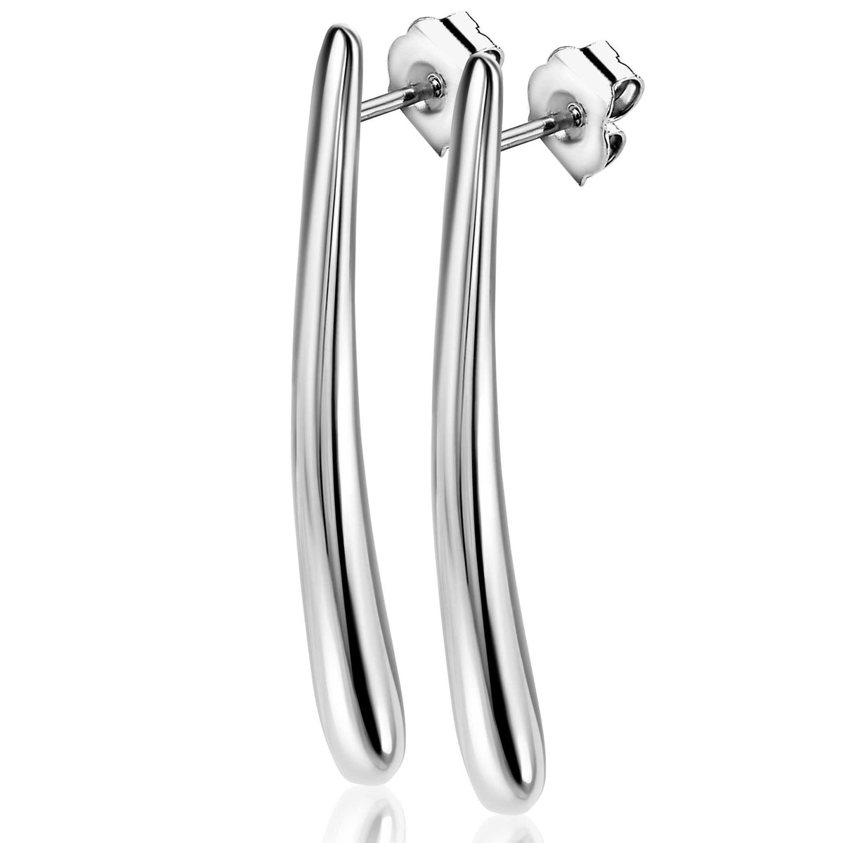 Boucles d'oreilles en argent avec une forme allongée et lisse.