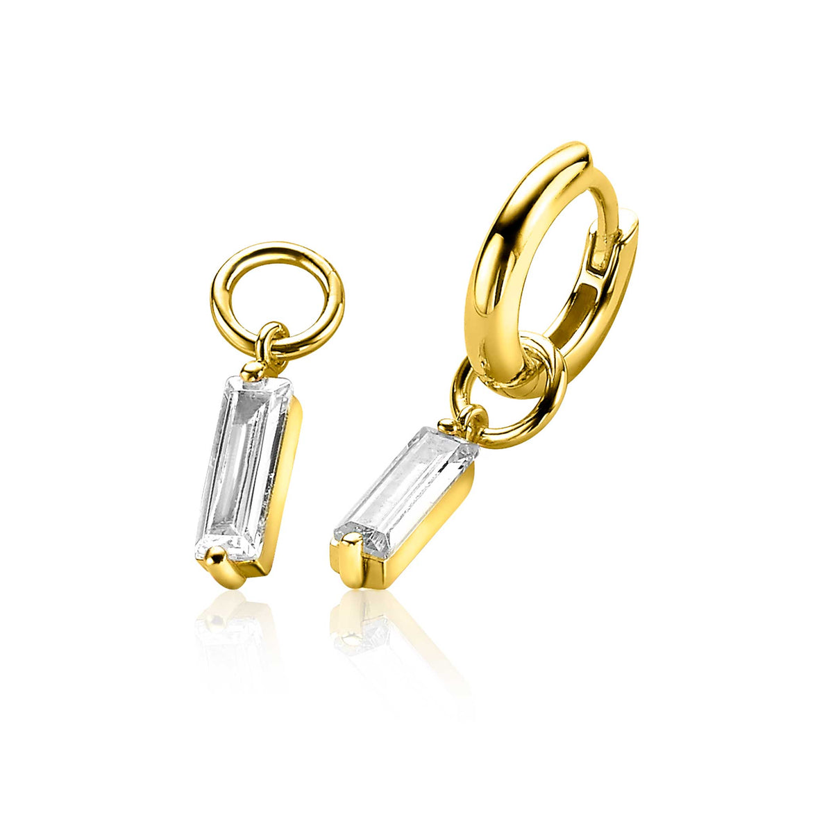 Boucles d'oreilles dorées avec pendentifs en forme de barre, ornées de pierres transparentes.