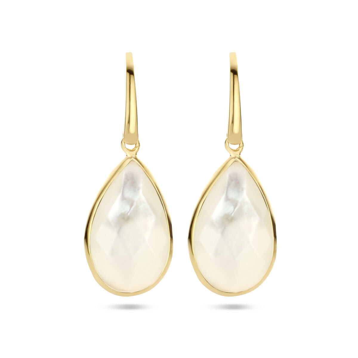 Boucles d'oreilles en argent doré avec pendentifs en forme de goutte en nacre.