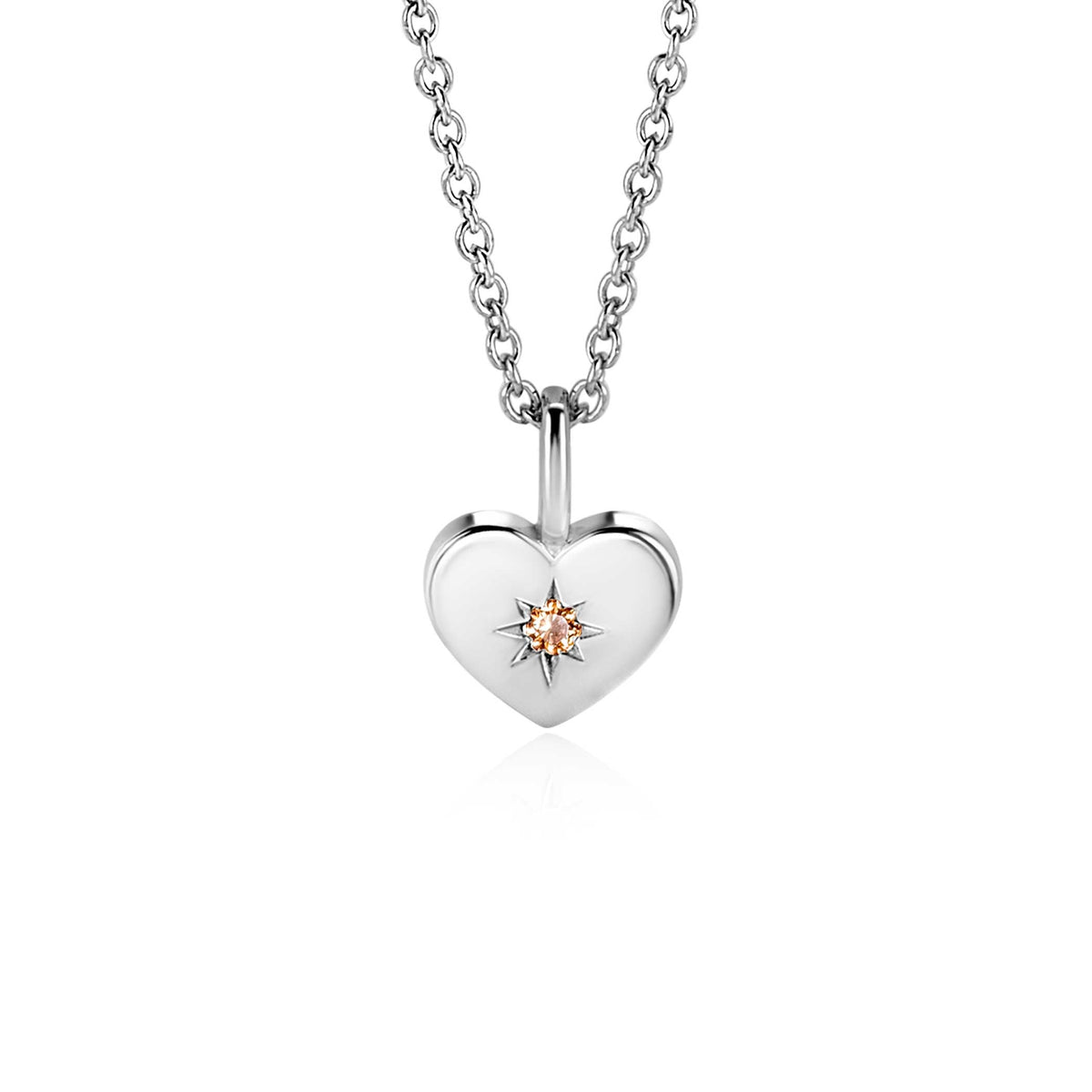 Pendentif en forme de cœur en argent avec une étoile dorée au centre, suspendu à une chaîne.