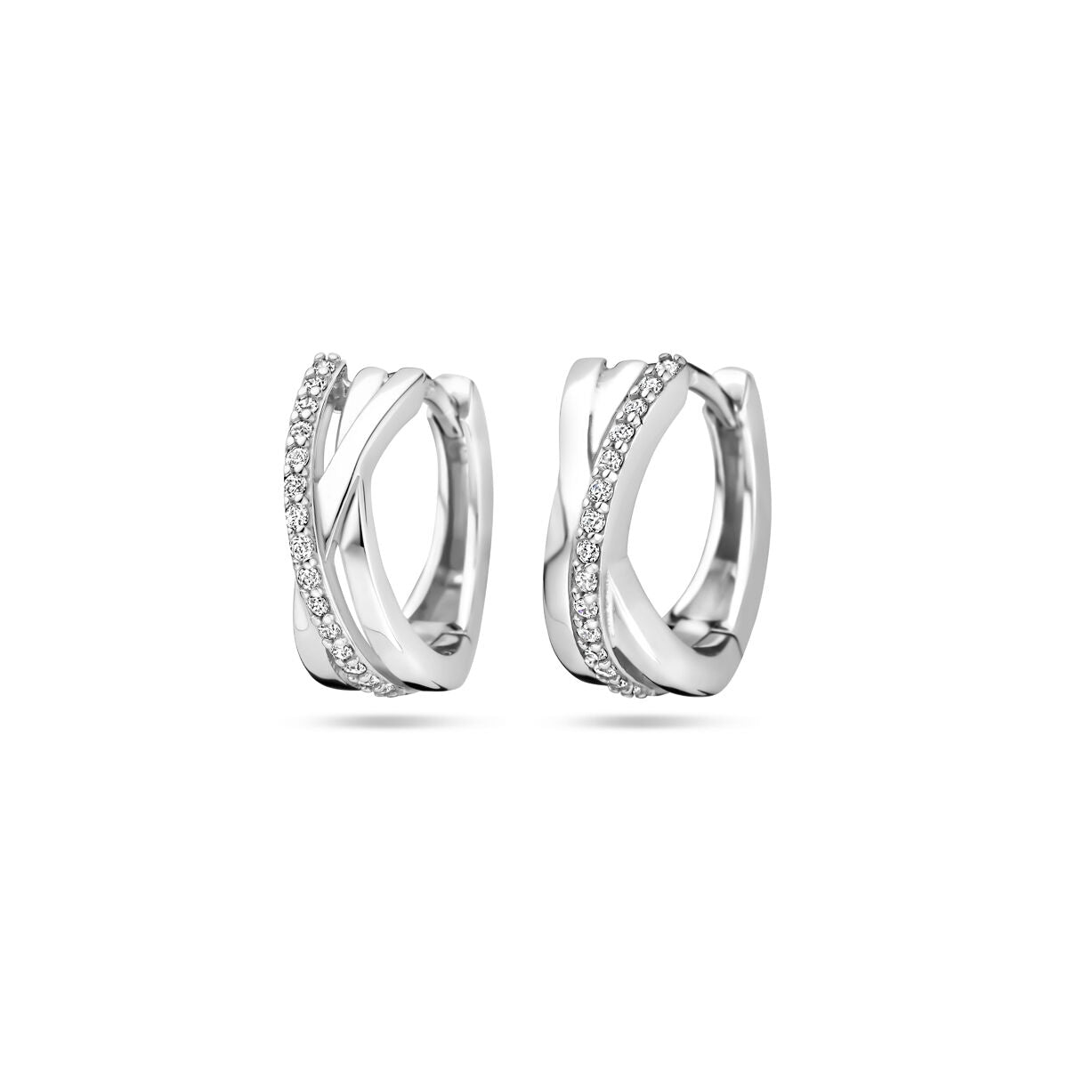 Boucles d'oreilles en argent rhodié de 13 mm avec un design entrelacé et des zircons.