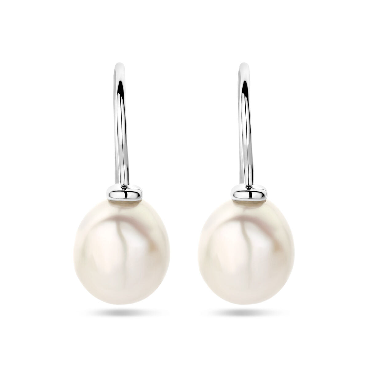 Boucles d'oreilles en perle baroque avec crochets français en argent rhodié.