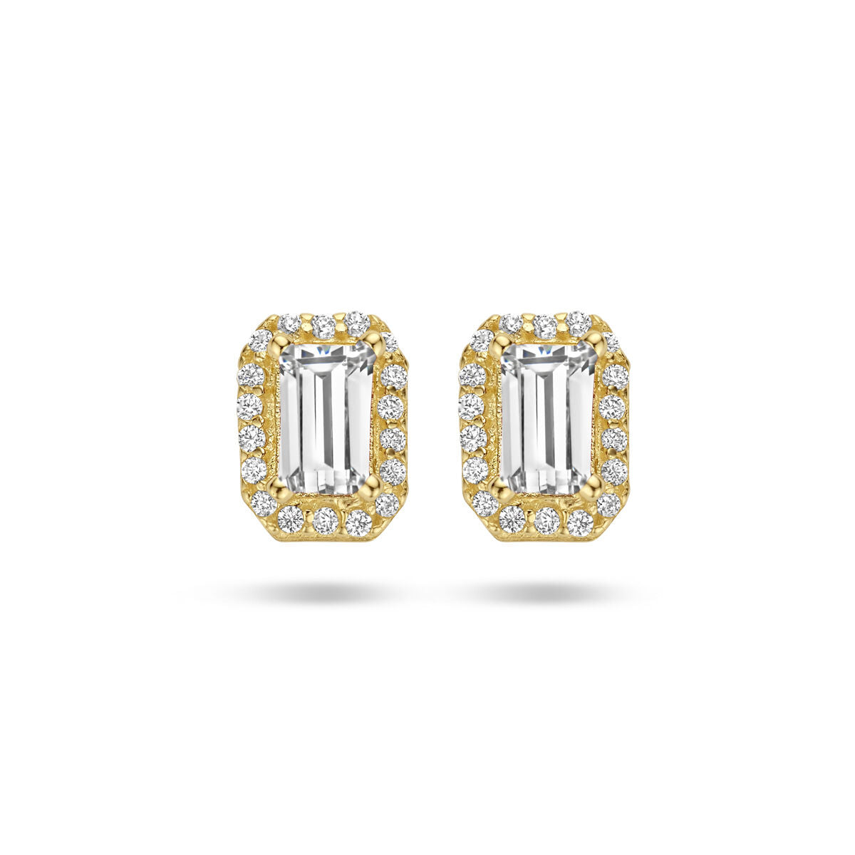 Boucles d'oreilles en or jaune 14K avec zircones, forme rectangulaire et halo de pierres.