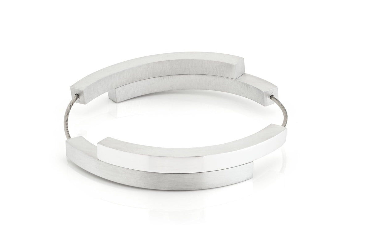 Bracelet en argent avec quatre arcs, finition mate et brillante.