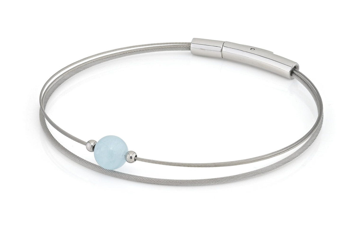 Bracelet en argent avec une perle d'aigue-marine et des billes argentées.