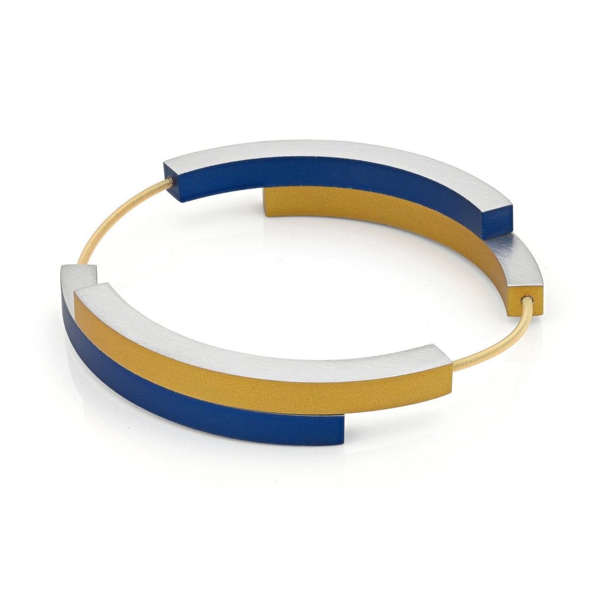 Bracelet en métal doré avec quatre arcs bleu et doré.